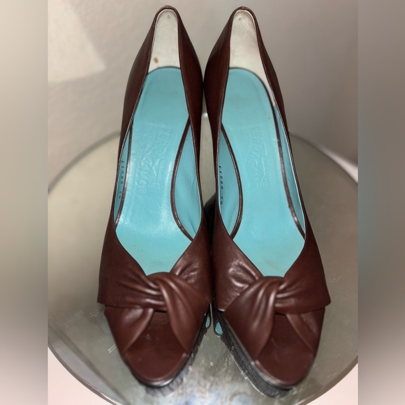 Salvatore Ferragamo Leather Pumps Heels, Brown with Blue Interior, Size 9B - Picture 3 of 15